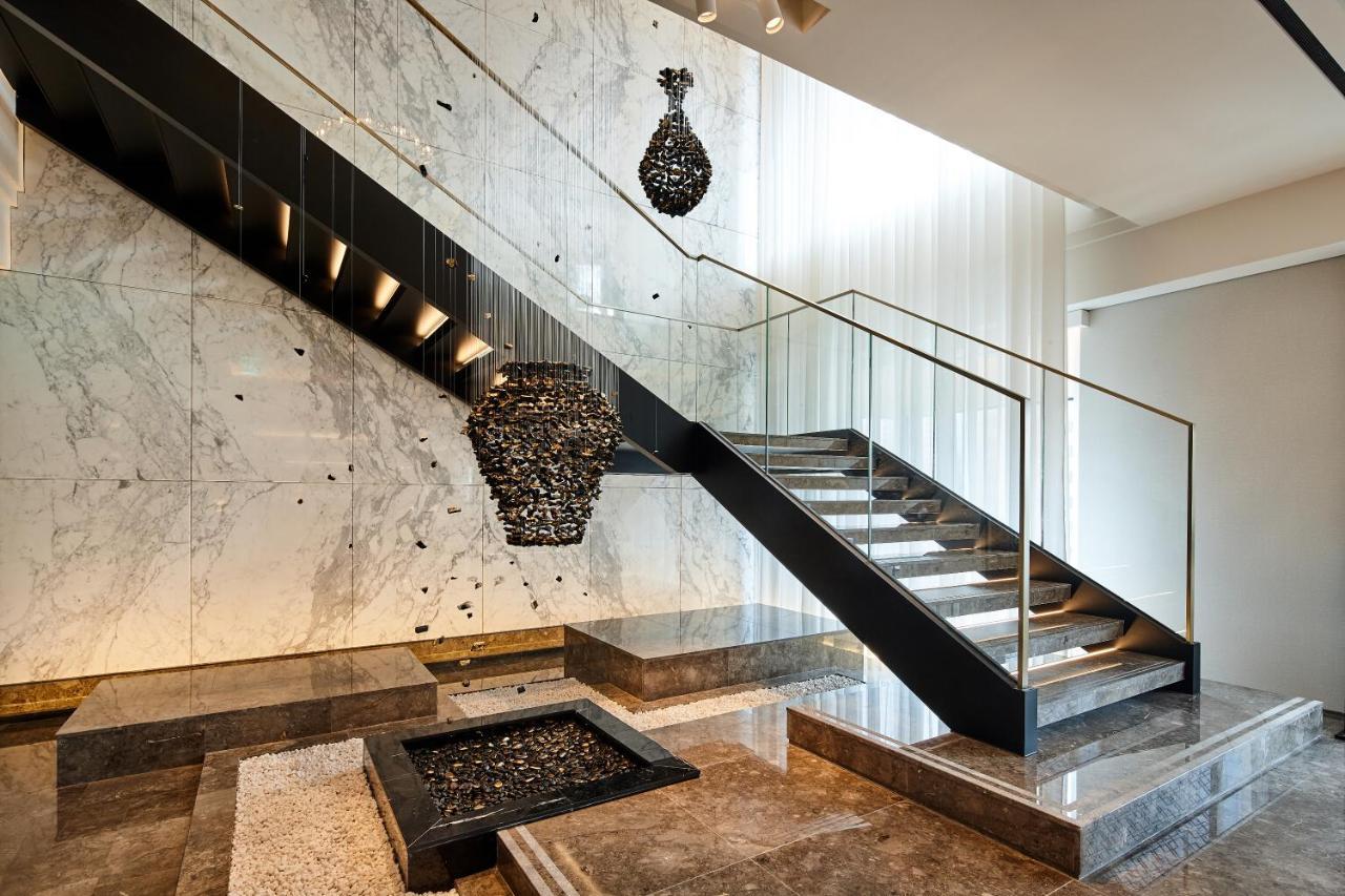فندق لوتي، سيول إكزكيوتف تاور المظهر الخارجي الصورة The staircase