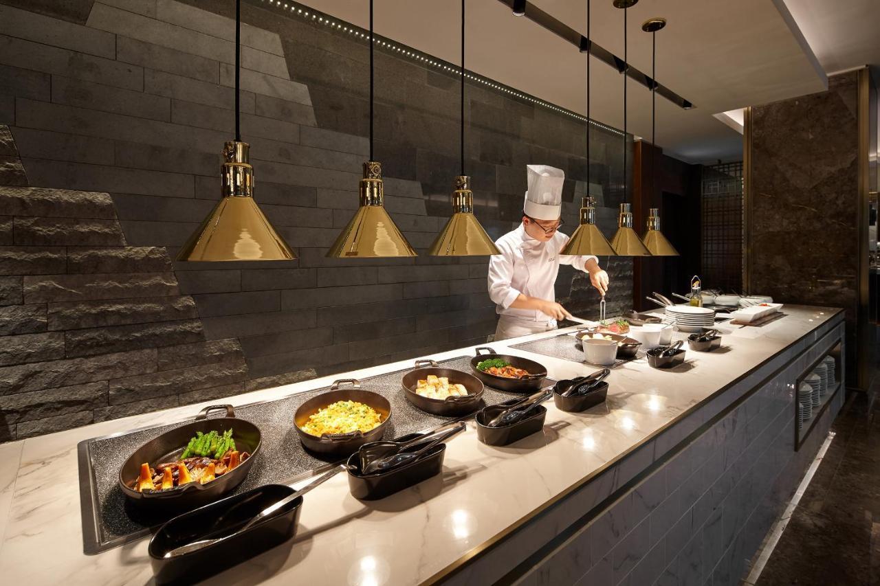 فندق لوتي، سيول إكزكيوتف تاور المظهر الخارجي الصورة A live kitchen at the airport