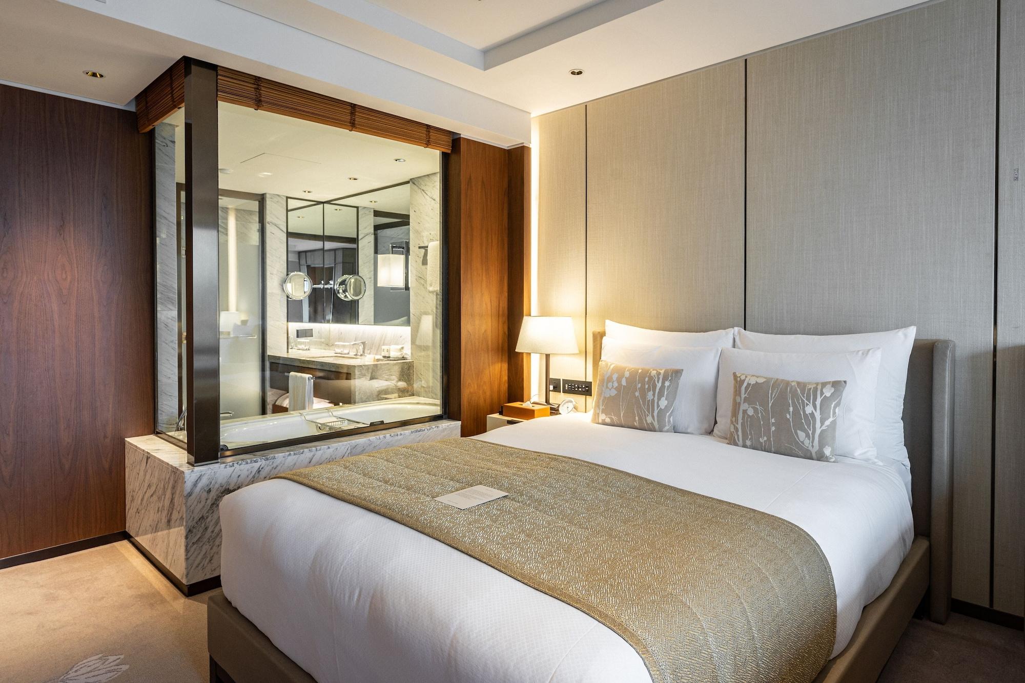 فندق لوتي، سيول إكزكيوتف تاور المظهر الخارجي الصورة A bedroom in the hotel